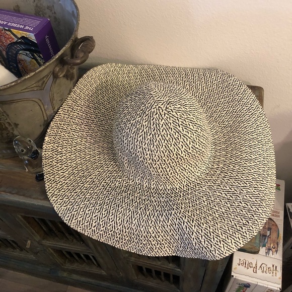 JCREW Black and white woven beach hat - Picture 4 of 4